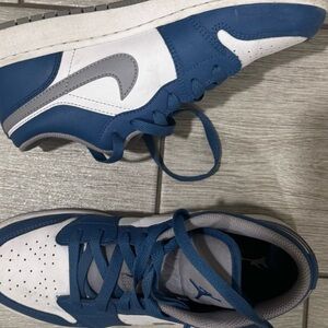 True blue Jordan ones only worn twice